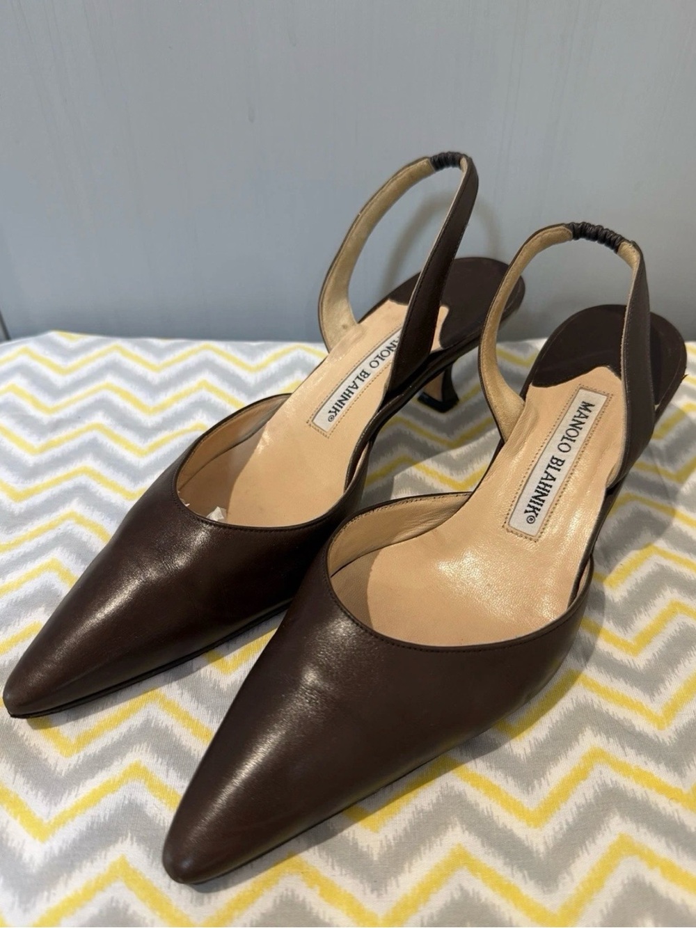 Manolo Blahnik Slingback pointed toe kitten Heel sole protected size EU37/US6.5